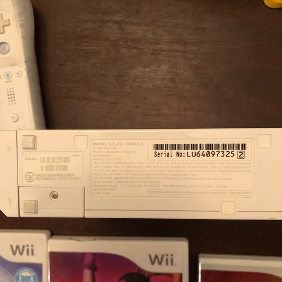 Nintendo Wii Console with White Controllers and Games - NO CORDS - UNTESTED - Picture 8 of 11